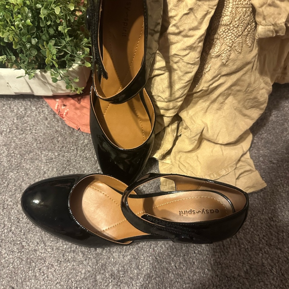 Easy Spirit Black Patent Heels
